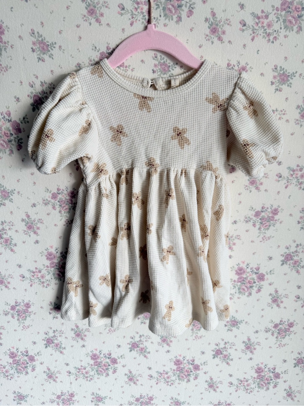 Quincy Mae Cream Puff-Sleeve Dress with Tan Bear Print